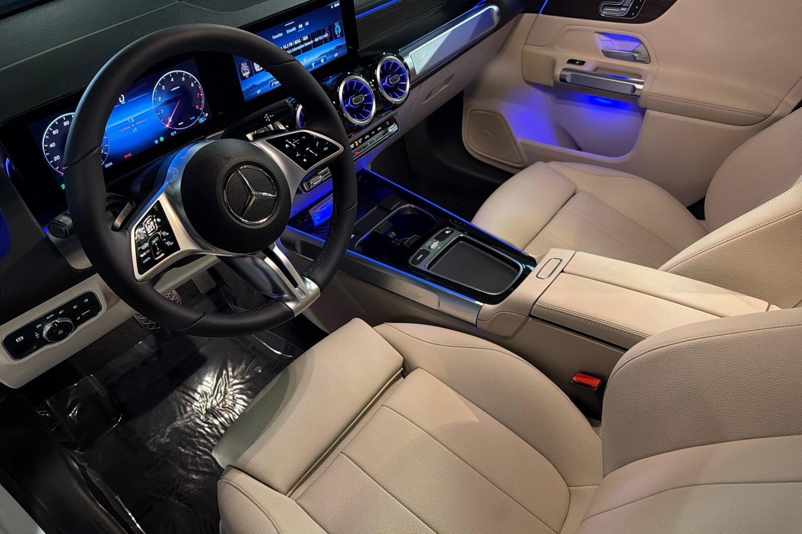 New 2026 Mercedes-Benz GLB 250 4MATIC image 9