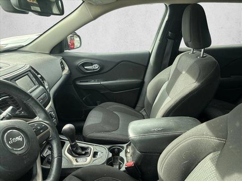 Used 2016 Jeep Cherokee Latitude w/ Comfort/Convenience Group image 12