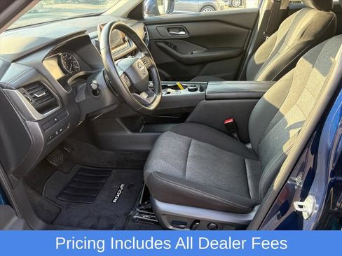 Used 2025 Nissan Rogue SV AWD/4WD image 16