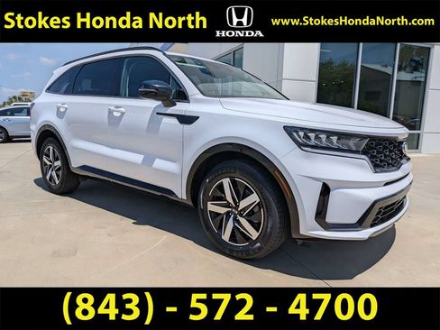 Used 2021 Kia Sorento S FWD image 2