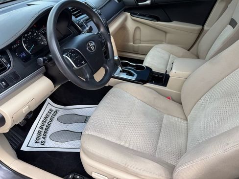 Used 2014 Toyota Camry LE FWD image 32
