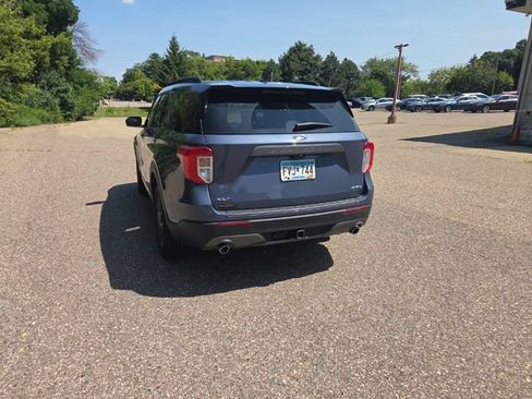 Used 2021 Ford Explorer XLT w/ Equipment Group 202A AWD/4WD image 14