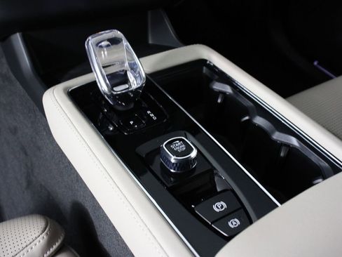 New 2026 Volvo XC90 T8 Ultra w/ Protection Package Premier AWD/4WD image 7