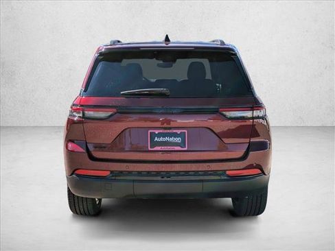 New 2024 Jeep Grand Cherokee Altitude image 8