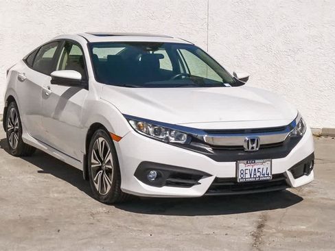 Used 2018 Honda Civic EX-T image 3