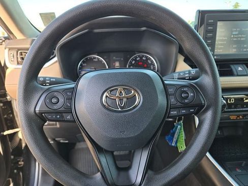Certified 2021 Toyota RAV4 LE AWD/4WD image 24