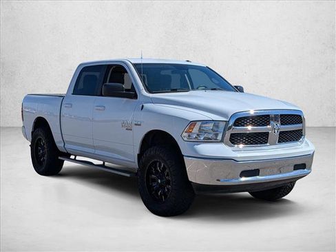 Used 2019 RAM 1500 Classic SLT image 3