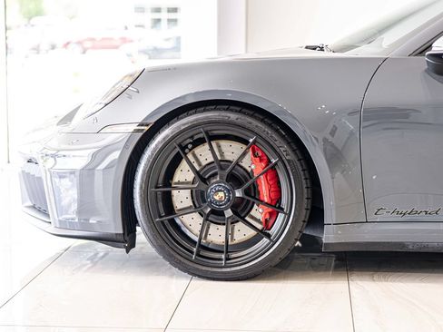 Used 2025 Porsche 911 Carrera 4 GTS AWD/4WD image 9