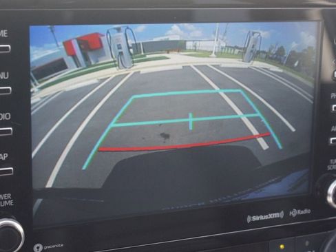 Used 2022 Toyota Highlander XLE image 8