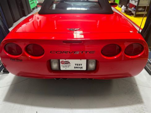 Used 2001 Chevrolet Corvette Convertible w/ Preferred Equipment Group2 image 15