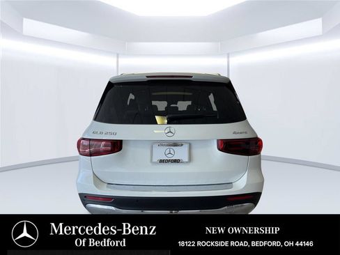 Used 2026 Mercedes-Benz GLB 250 4MATIC image 4