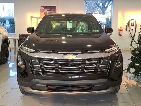 New 2026 Chevrolet Equinox LT w/ Convenience Package II image 2