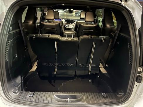 Used 2024 Chrysler Pacifica Select image 36