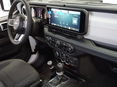 Used 2024 Jeep Wrangler Sahara w/ Safety Group image 17