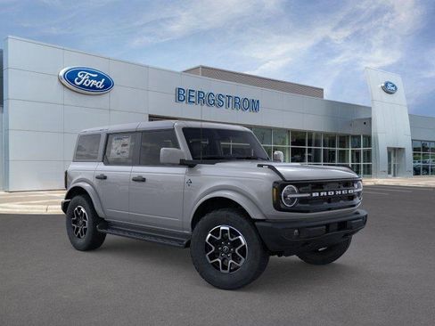 New 2026 Ford Bronco Outer Banks image 7