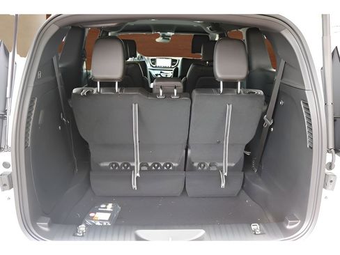 New 2026 Chrysler Pacifica Select FWD image 17