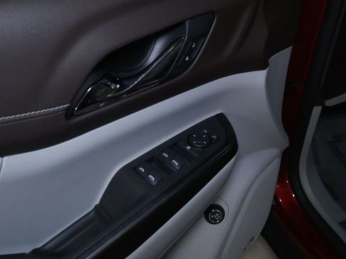 Used 2021 GMC Acadia SLT w/ LPO, Floor Liner Package image 14