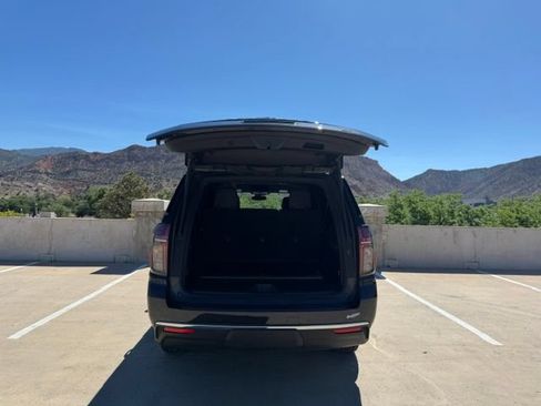 Used 2023 Chevrolet Suburban LT w/ Luxury Package AWD/4WD image 8