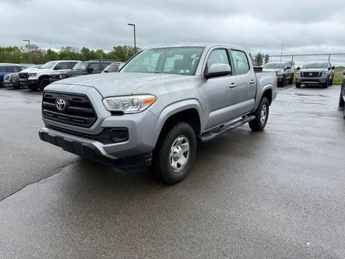 Used 2017 Toyota Tacoma SR w/ Tow Package AWD/4WD image 5