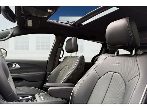 New 2026 Chrysler Pacifica Limited w/ S Appearance Package image 14