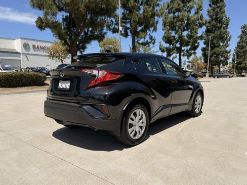 Used 2021 Toyota C-HR LE FWD image 5