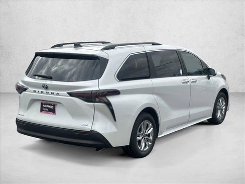 Certified 2025 Toyota Sienna XLE w/ XLE Plus Package image 5