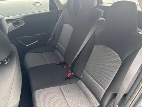 Used 2025 Kia Soul LX w/ LX Technology Package FWD image 17
