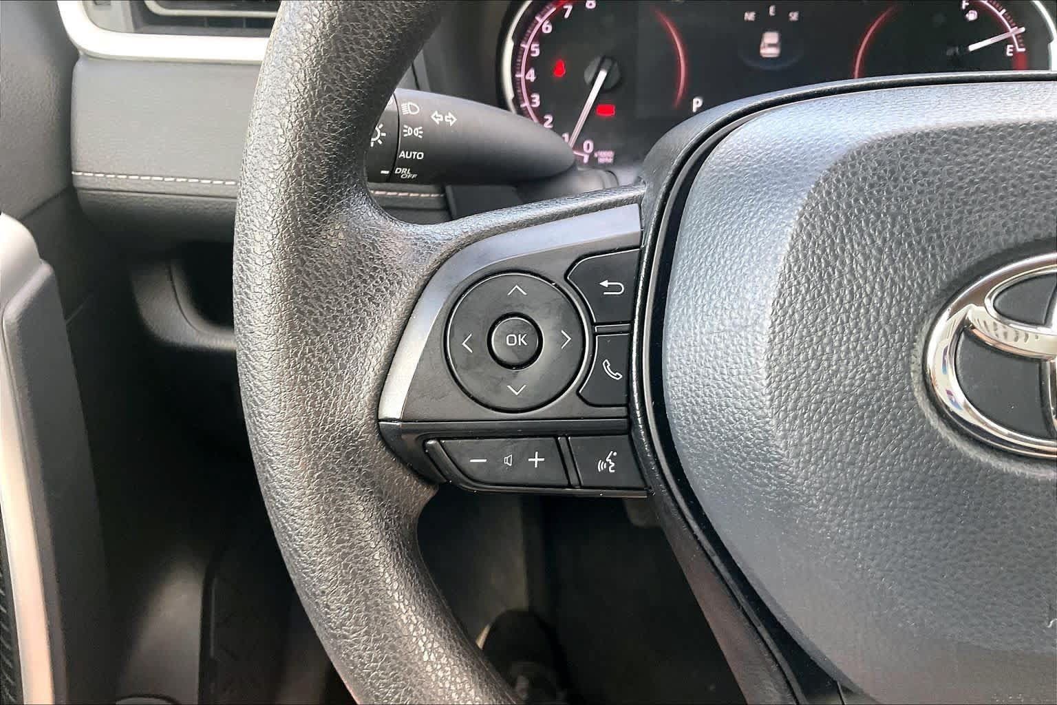 Used 2025 Toyota RAV4 XLE FWD image 23