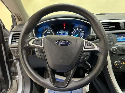 Used 2016 Ford Fusion SE FWD image 10