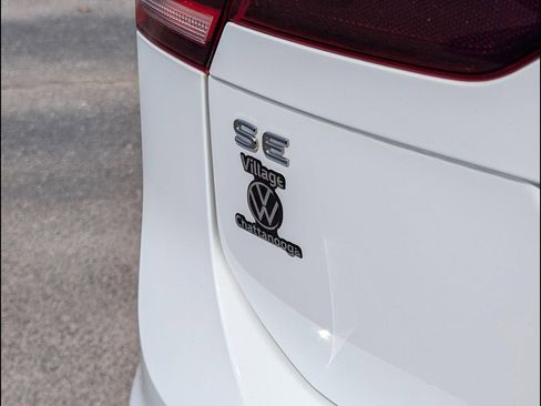 Certified 2024 Volkswagen Tiguan SE w/ Panoramic Sunroof Package image 21