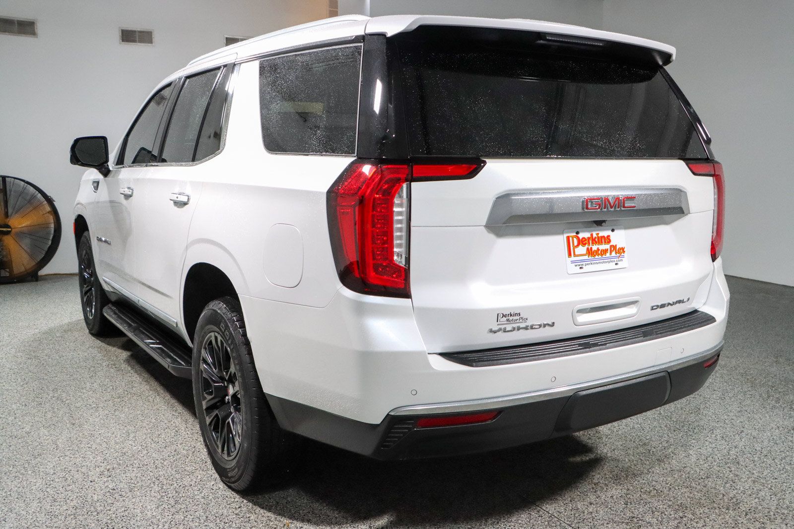Used 2023 GMC Yukon Denali AWD/4WD image 9