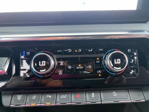 Certified 2025 GMC Sierra 2500 Denali Ultimate AWD/4WD image 18