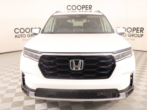 Used 2024 Honda Pilot Touring image 10
