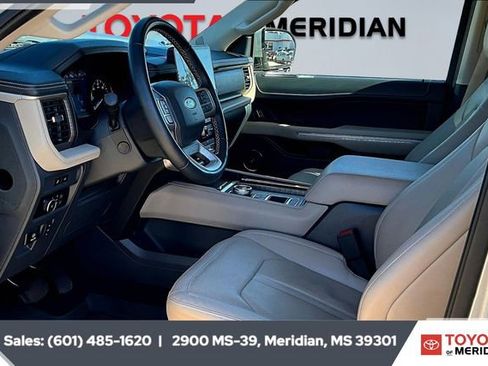 Used 2022 Ford Expedition Limited image 11