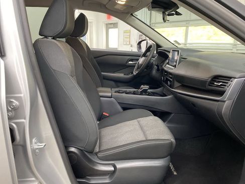 Used 2025 Nissan Rogue SV image 17