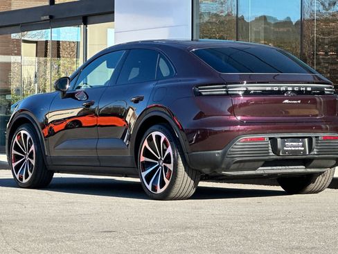 Certified 2025 Porsche Macan 4 Electric image 3