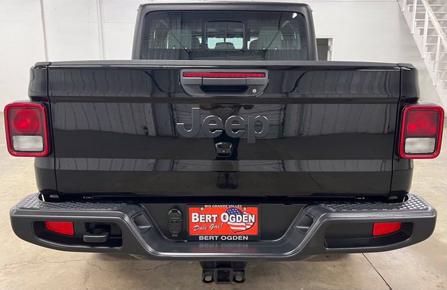 Used 2024 Jeep Gladiator Sport AWD/4WD image 5