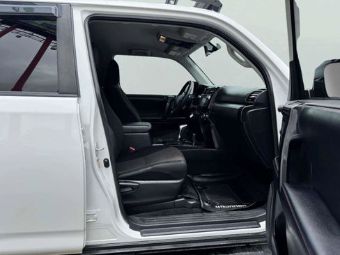 Used 2019 Toyota 4Runner TRD Off-Road AWD/4WD image 53