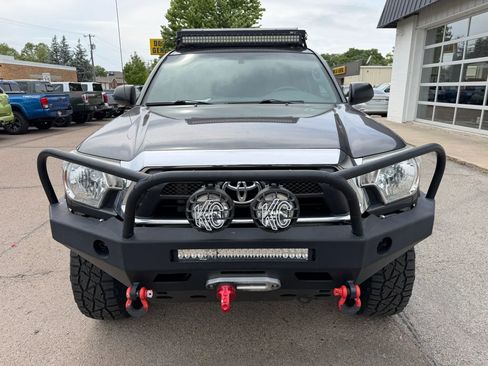 Used 2014 Toyota Tacoma 4x4 Double Cab w/ TRD Off-Road Package image 3
