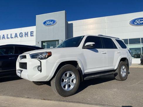 Used 2016 Toyota 4Runner image 1