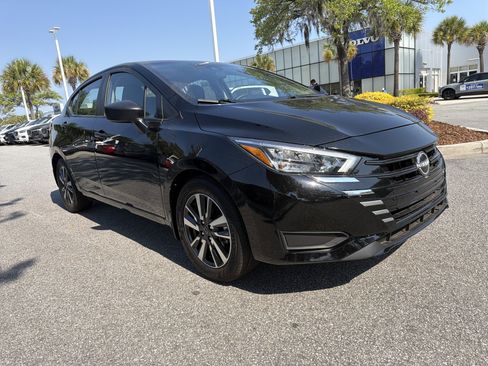 Used 2025 Nissan Versa S w/ S Plus Package FWD image 2