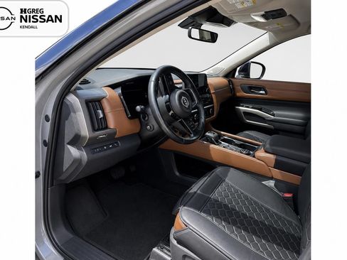 Used 2023 Nissan Pathfinder Platinum w/ Lighting Package (N93) AWD/4WD image 7