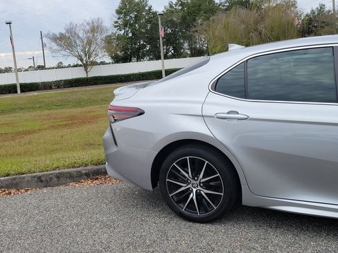 Used 2023 Toyota Camry SE image 9