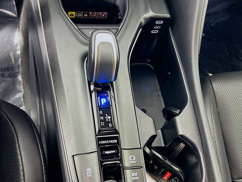 Used 2023 Toyota Crown Limited image 17