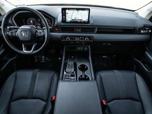 Used 2024 Honda Pilot Touring image 13