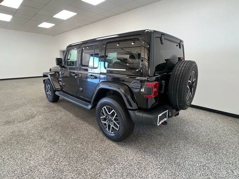 Used 2024 Jeep Wrangler Sahara image 18