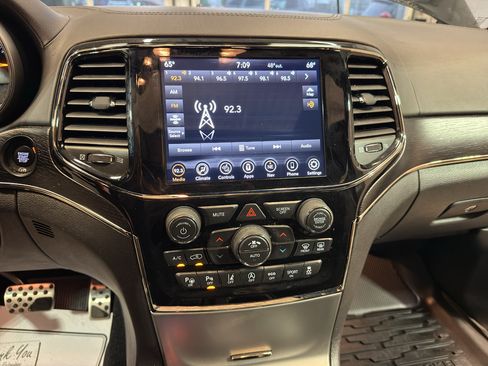 Used 2021 Jeep Grand Cherokee High Altitude AWD/4WD image 19