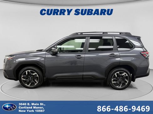 Used 2025 Subaru Forester Premium AWD/4WD image 2