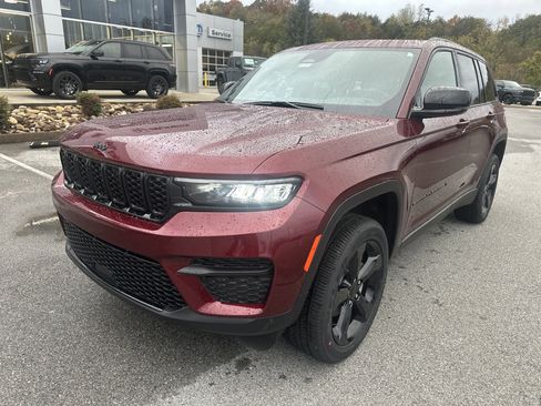 New 2025 Jeep Grand Cherokee Altitude image 2
