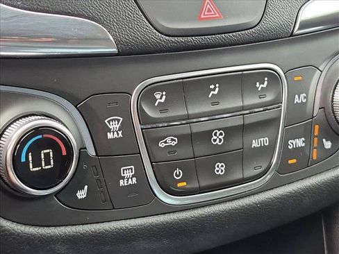 Used 2020 Chevrolet Equinox LT AWD/4WD image 11